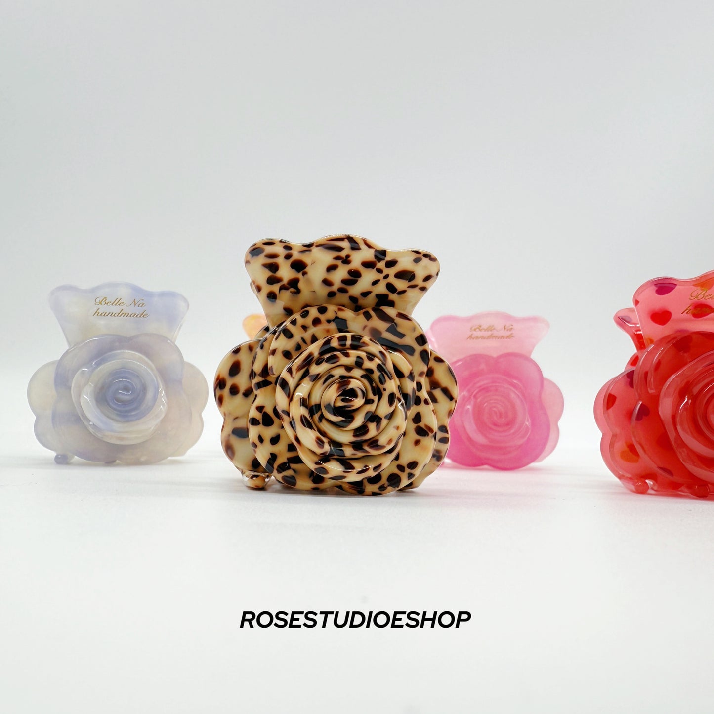 Middelgrote acetaat haarclip met roos